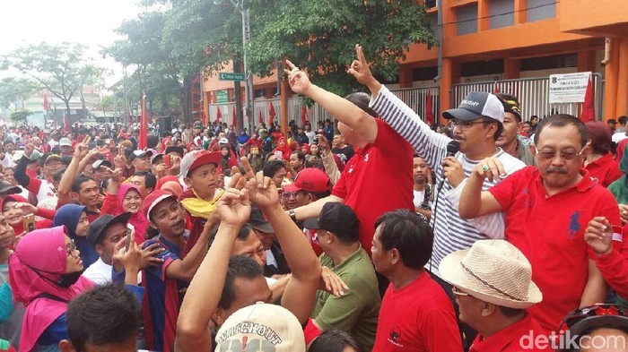 Ribuan Warga Surabaya Ikuti Jalan Sehat Puncak HUT PDIP