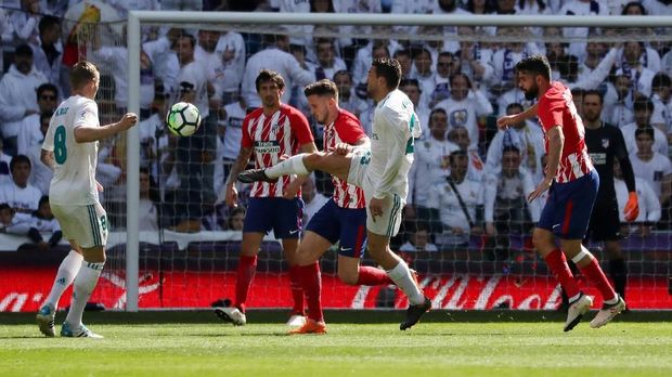 Real Madrid vs Atletico Madrid berakhir imbang tanpa gol di babak pertama.