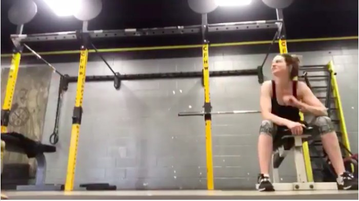 Bikin Iri Saja, Anne Hathaway Olahraga Sekeras Ini Hanya untuk Gemuk