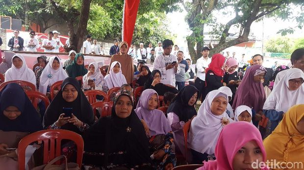 Kampanye Sudrajat-Syaikhu di Depok dihadiri para ibu-ibu.
