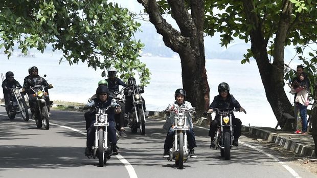 Presiden Jokowi yang Lagi Hobi Motoran