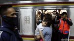 Kepadatan Stasiun Duri di Jam Pulang Kantor