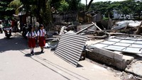 Total ada 46 bangunan di sepanjang jalan semanan ini.