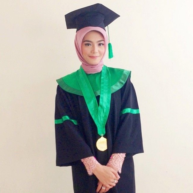 Perempuan berparas ayu ini bernama Milka Anisya Norasiya. Ia adalah seorang dokter muda. Foto: Instagram