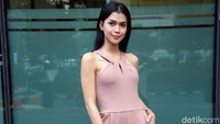 Dinda Syarif sudah merasa ada yang aneh sejak berusia 3 tahun.