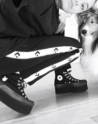 Miley Cyrus Kolaborasi dengan Converse, Rilis Sneakers Tema '90-an