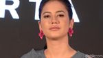 Pose Malu-malu Pevita Pearce yang Bikin Luluh