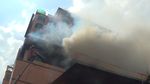 Foto: Dahsyatnya Api Lahap Hotel di Pusat Kota Jambi
