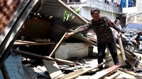 Sejumlah bangunan semi permanen di kawasan Semanan, Kalideres, Jakarta Barat, Senin (9/4/2018) dibongkar.