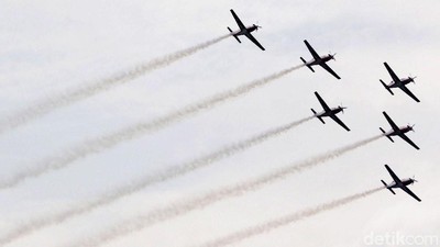 Foto: Tim Jupiter Beratraksi di Langit Halim