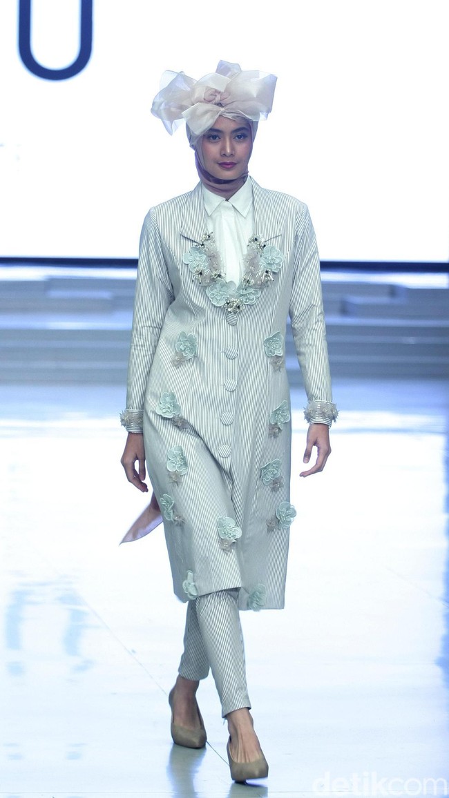 Koleksi terbaru ETU by Restu Anggraini ini dengan mengangkat tema Poetic Breeze di Indonesia Fashion Week 2018, Jakarta Convention Center. Sabtu [31/3/2018]. [Foto: mohammad Abduh/Wolipop]