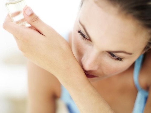 7 Parfum Wanita yang Tercium dari Jarak Jauh Tapi Harganya Terjangkau