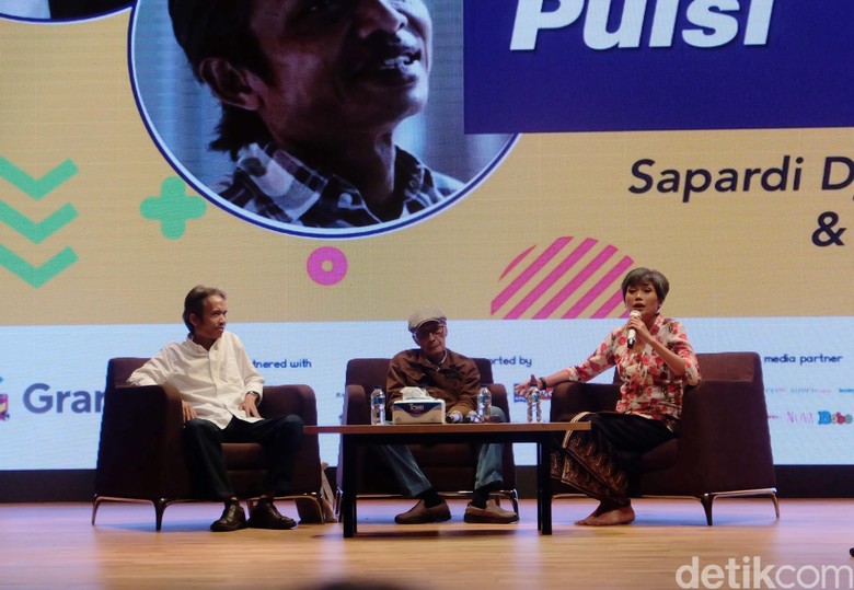 Menyayangi Puisi ala Sapardi Djoko Damono dan Joko Pinurbo Foto: Tia Agnes/ detikHOT Menyayangi Puisi ala Sapardi Djoko Damono dan Joko Pinurbo Foto: Tia Agnes/ detikHOT