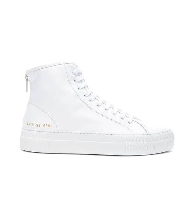 Virgo mungkin bukan pecinta sneakers, namun sepatu dengan desain klasik yang sederhana akan jadi pilihan karena dapat dikenakan bersama gaya apapun.