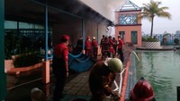 Api bermula dari ruang spa di lantai 4. Api mulai menjalar pada Senin (9/4) subuh.