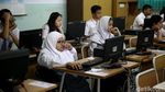 Siswa SMA Ikuti Ujian Nasional Hari Pertama