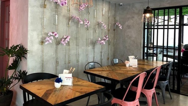 Asyik! Bisa Ngopi, Makan Beefsteak dan Berfoto di Kafe Instagrammable Ini