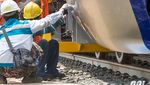 Mengenal si Mungil nan Perkasa yang Susun Kereta MRT di Atas Rel