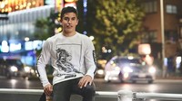 Saat di Tokyo, Jepang, Marquez tak lupa berfoto-foto di sana (marcmarquez93/Instagram)