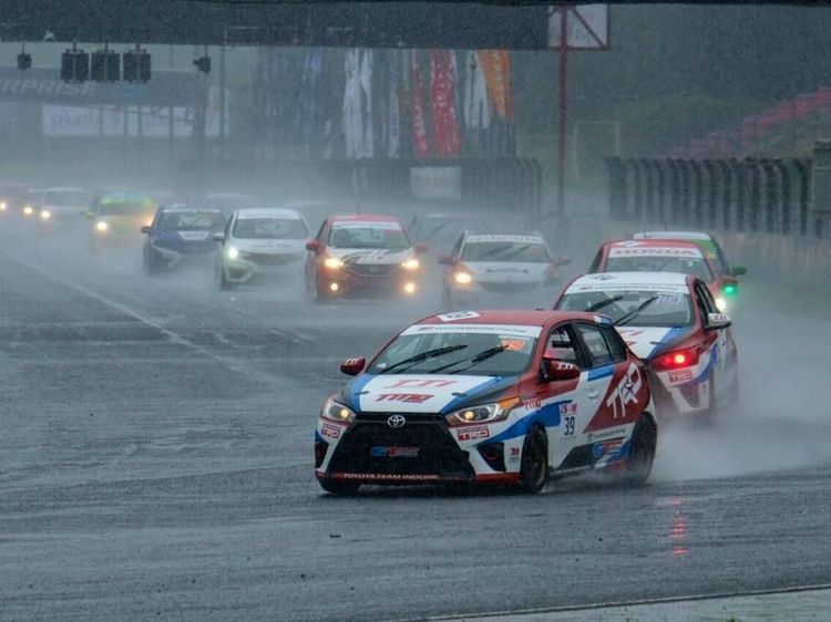 Meringkus Kecepatan di Arena Balap