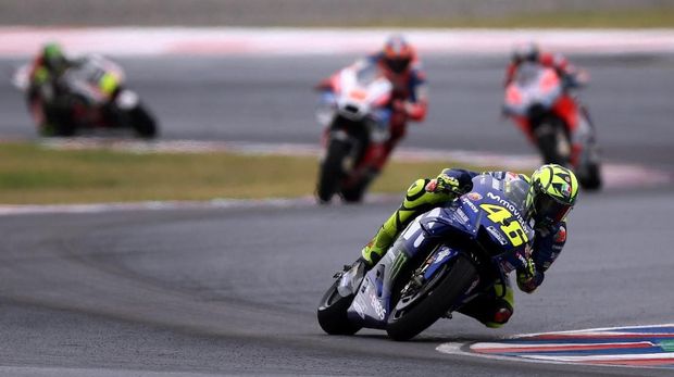 Hubungan Valentino Rossi dengan Marc Marquez memanas usai insiden di MotoGP Argentina.