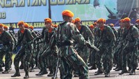 Upacara perayaan HUT TNI AU ke-72 juga diisi oleh penampilan dan atraksi dari prajurit. Mulai dari Marching Band Gita Dirgantara, Pencak Silat, hingga atraksi Tim Aerobatik Jupiter.