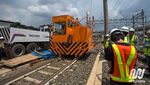 Mengenal si Mungil nan Perkasa yang Susun Kereta MRT di Atas Rel