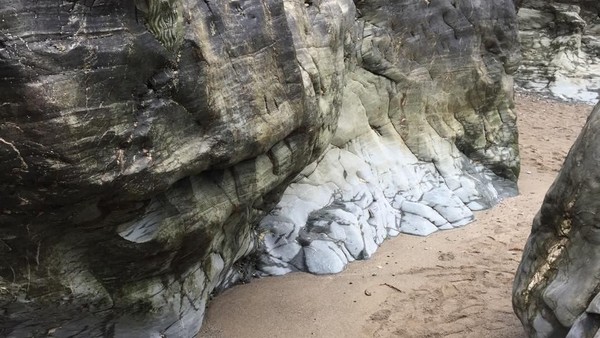 Traveler yang mau berkunjung ke Gua Merlin bisa trekking dulu dengan pemandangan cantik di sekelilingnya (shanti.balse/Instagram) Traveler yang mau berkunjung ke Gua Merlin bisa trekking dulu dengan pemandangan cantik di sekelilingnya (shanti.balse/Instagram)