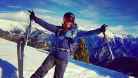Kalau yang ini, gayanya main snowboarding di Vallnord, Andorra (marcmarquez93/Instagram)