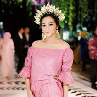 Dari foto-foto yang diunggahnya banyak netizen kagum dengan kecantikan dokter muda ini. Foto: Instagram