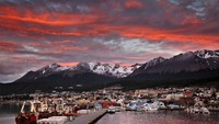 Dari Buenos Aires, Ibukota Argentina, terdapat 3 kali penerbangan dalam sehari menuju Ushuaia. Akomodasi seperti hotel berbintang dan homestay di kotanya juga komplit (Getty Images/Sandra Kreuzinger/CNN Travel)