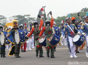 Atraksi Kesenian dan Bela Diri di Upacara HUT ke-72 TNI AU