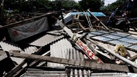 34 bangunan semi permanen dibongkar.