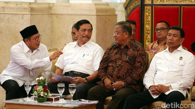 Banyak Menteri Rangkap Jabatan, Terima Gaji Double?