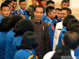 Presiden Jokowi Menerima Ratusan Siswa Taruna di Istana