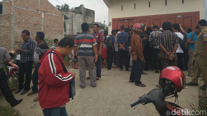 Bikin Geger Sumut, Rumah Isi 14 Kg Sabu Diintip Warga Ramai-ramai