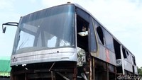 Terminal Rawa Buaya sendiri kini tak lagi jadi tempat pemberhentian atau pengangkutan penumpang melainkan jadi penampungan angkutan umum hasil penilangan.