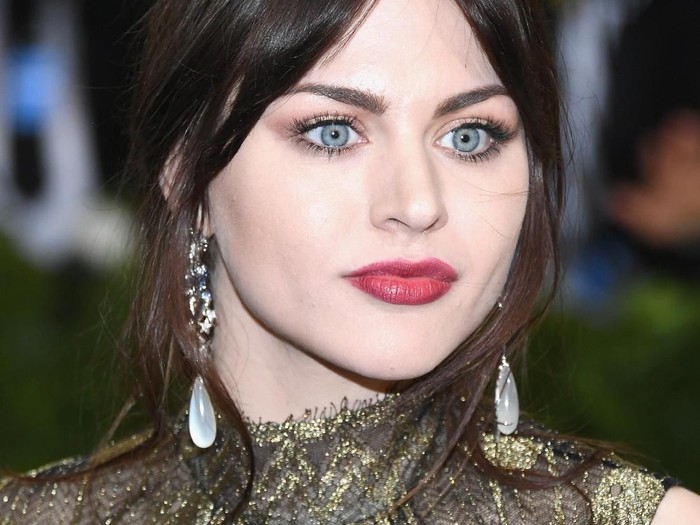 France Bean Cobain BEVERLY HILLS, CA - APRIL 08: Frances Bean Cobain attends The Daily Front Rows 4th Annual Fashion Los Angeles Awards at Beverly Hills Hotel on April 8, 2018 in Beverly Hills, California. (Photo by Neilson Barnard/Getty Images for The Daily Front Row)