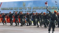 Upacara peringatan HUT TNI AU ke 72 dipimpin langsung oleh Kepala Staf Angkatan Udara (KSAU) Marsekal Yuyu Sutisna. Upacara dimulai dengan menyanyikan mars TNI AU dan pemeriksaan pasukan oleh Marsekal Yuyu Sutisna.