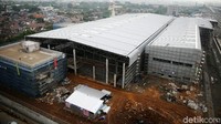 Depo tersebut dilengkapi dengan tempat untuk mencuci gerbong kereta.