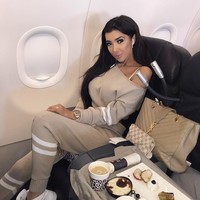 Kini kehidupan Chloe sangat glamour. Dia menjadi miliuner. Namun kekayaannya pun jadi kontroversi.  Foto: Instagram