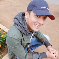 Tunggu saja, kita semua memiliki harapan. 😂 #pubertyhitschallenge, tulis Ernest di postingan Facebooknya itu. Foto: Facebook