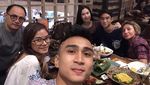 Devano Danendra, Putra Iis Dahlia Suka Makan Bareng Keluarganya, Ini Posenya!