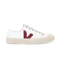 Cancer menyukai sesuatu yang minimalis dan timeless, seperti sneakers model klasik berikut ini.