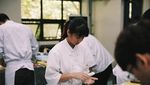 Pernah Belajar Kuliner di Korea Selatan, Ini 10 Aksi Memasak Dea Annisa!