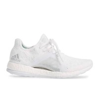 Jiwa petualang dari seorang Sagitarius mengharuskannya memiliki sneakers yang nyaman namun stylish untuk dibawa traveling atau pemakaian sehari-hari. Sneakers Adidas yang ringan ini adalah solusinya.