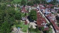 Perkampungan yang ada di dekat Pelabuhan Tomok, Samosir (Okta Marfianto/detikTravel) 