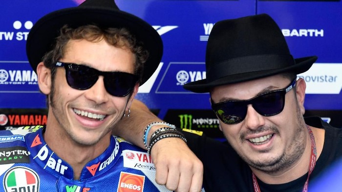 MISANO ADRIATICO, ITALY - SEPTEMBER 10:  Valentino Rossi of Movistar Yamaha MotoGP team pose with his friend Uccio in his pit during the MotoGP of San Marino Qualifying at Misano World Circuit on September 10, 2016 in Misano Adriatico, Italy.  (Photo by Mirco Lazzari gp/Getty Images)