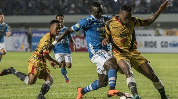 Ezechiel N'Douassel sudah mengoleksi enam gol di Liga 1 2018.