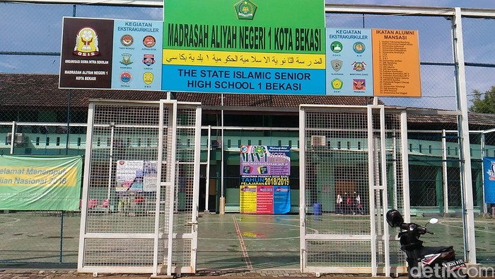 Kemenag tinjau UN di MAN 1 Bekasi